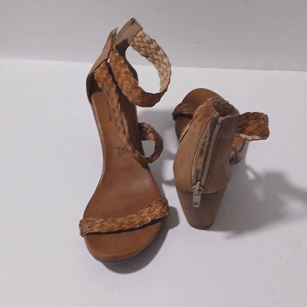 Women's 39/ US 9 Sundance Bonaire Leather Woven Stappy Heeled Sandal - Picture 3 of 9